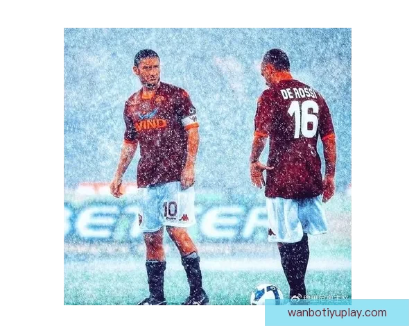 斯帕莱蒂称德罗西为足球之子之一并表示国家队仍需他的存在 斯帕莱蒂称德罗西为足球之子之一并表示国家队仍需他的存在